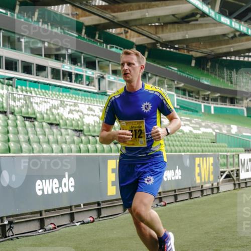 13.09.2026 - 21. swb-Marathon Bremen Michael Burmester http://msf.ph/oto/10434810 13.09.2026 10:25:20 Laufen im Stadion 10143, 10312, 10328, 10336, 10337, 10342, 10346, 10358, 10398, 10454, 10456, 10593, 10618, 10632, 10742, 10775, 10806, 10816, 10861, 10972, 10987, 10988, 11019, 11020, 11042, 11088, 11108, 11143, 11187, 11201, 11265, 11312, 11375, 11442, 11447, 11468, 11527, 11607, 11615, 11628, 11630, 11632, 11704, 11758, 11779, 11826, 11895, 11948, 12246, 12281, 12406, 12426, 12442, 12468, 12469, 12477, 12525, 13520, 13585, 13586 meine-sportfotos.de