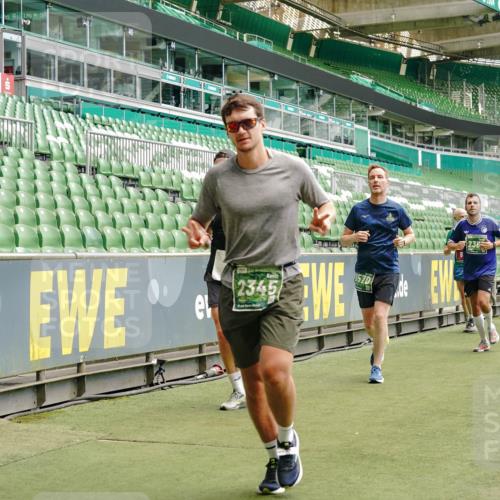 13.09.2026 - 21. swb-Marathon Bremen Michael Burmester http://msf.ph/oto/10434816 13.09.2026 13:05:17 Laufen im Stadion 178, 209, 217, 244, 323, 394, 534, 536, 565, 647, 784, 891, 900, 1073, 1239, 1243, 1274, 1307, 1308, 1343, 1373, 1380, 1456, 1479, 1533, 1581, 1627, 1653, 1656, 1687, 1780, 1914, 1932, 1941, 2023, 2076, 2089, 2126, 2241, 2244, 2265, 2301, 2310, 2369, 2393, 2430, 2452, 2464, 2602, 2723, 2742, 2764, 2851, 2867, 2872, 2891, 2910, 2919, 2957, 2959, 2985, 3028, 3030, 3115, 3217, 3278, 3320, 3343, 3419, 3425, 3444, 3454, 3485, 3521, 3796, 3909, 242 meine-sportfotos.de