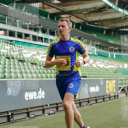 13.09.2026 - 21. swb-Marathon Bremen Michael Burmester http://msf.ph/oto/10434828 13.09.2026 10:25:20 Laufen im Stadion 10143, 10312, 10328, 10336, 10337, 10342, 10346, 10358, 10398, 10454, 10456, 10593, 10618, 10632, 10742, 10775, 10806, 10816, 10861, 10972, 10987, 10988, 11019, 11020, 11042, 11088, 11108, 11143, 11187, 11201, 11265, 11312, 11375, 11442, 11447, 11468, 11527, 11607, 11615, 11628, 11630, 11632, 11704, 11758, 11779, 11826, 11895, 11948, 12246, 12281, 12406, 12426, 12442, 12468, 12469, 12477, 12525, 13520, 13585, 13586 meine-sportfotos.de