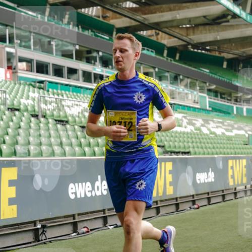 13.09.2026 - 21. swb-Marathon Bremen Michael Burmester http://msf.ph/oto/10434839 13.09.2026 10:25:20 Laufen im Stadion 10143, 10312, 10328, 10336, 10337, 10342, 10346, 10358, 10398, 10454, 10456, 10593, 10618, 10632, 10742, 10775, 10806, 10816, 10861, 10972, 10987, 10988, 11019, 11020, 11042, 11088, 11108, 11143, 11187, 11201, 11265, 11312, 11375, 11442, 11447, 11468, 11527, 11607, 11615, 11628, 11630, 11632, 11704, 11758, 11779, 11826, 11895, 11948, 12246, 12281, 12406, 12426, 12442, 12468, 12469, 12477, 12525, 13520, 13585, 13586 meine-sportfotos.de