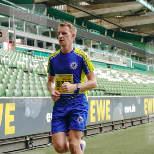 13.09.2026 - 21. swb-Marathon Bremen Michael Burmester http://msf.ph/oto/10434860 13.09.2026 10:25:20 Laufen im Stadion 10143, 10312, 10328, 10336, 10337, 10342, 10346, 10358, 10398, 10454, 10456, 10593, 10618, 10632, 10742, 10775, 10806, 10816, 10861, 10972, 10987, 10988, 11019, 11020, 11042, 11088, 11108, 11143, 11187, 11201, 11265, 11312, 11375, 11442, 11447, 11468, 11527, 11607, 11615, 11628, 11630, 11632, 11704, 11758, 11779, 11826, 11895, 11948, 12246, 12281, 12406, 12426, 12442, 12468, 12469, 12477, 12525, 13520, 13585, 13586 meine-sportfotos.de