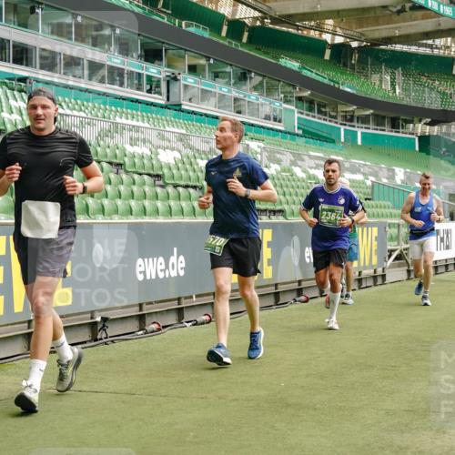 13.09.2026 - 21. swb-Marathon Bremen Michael Burmester http://msf.ph/oto/10434884 13.09.2026 13:05:18 Laufen im Stadion 178, 209, 217, 244, 323, 394, 534, 536, 565, 647, 784, 891, 900, 1073, 1239, 1243, 1274, 1307, 1308, 1343, 1373, 1380, 1456, 1479, 1533, 1581, 1627, 1653, 1656, 1687, 1780, 1914, 1932, 1941, 2023, 2076, 2089, 2126, 2241, 2244, 2265, 2301, 2310, 2369, 2393, 2430, 2452, 2464, 2602, 2723, 2742, 2764, 2851, 2867, 2872, 2891, 2910, 2919, 2957, 2959, 2985, 3028, 3030, 3115, 3217, 3278, 3320, 3343, 3419, 3425, 3444, 3454, 3485, 3521, 3796, 3909, 242 meine-sportfotos.de