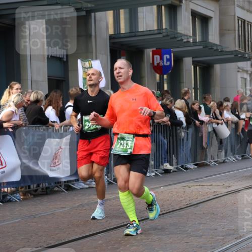 13.09.2026 - 21. swb-Marathon Bremen Strokosch-Dieckow http://msf.ph/oto/10435071 13.09.2026 13:13:38 Ziel 524, 670, 683, 1433, 1613, 1704, 1707, 1937, 2422, 2701, 2824, 3236, 3413, 5443, 5593, 5610, 6145, 6451, 7029, 7210, 7283, 7435, 7707, 7963, 8118, 8886, 9426, 9635, 9884, 10105, 779, 2130, 2360, 2401, 2767, 2882, 3413, 6038, 6394, 6407, 7493, 8477, 8568, 8840, 8963, 9442, 13099 meine-sportfotos.de