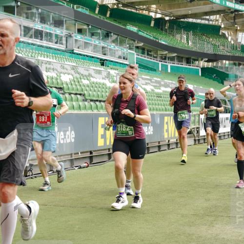 13.09.2026 - 21. swb-Marathon Bremen Michael Burmester http://msf.ph/oto/10435118 13.09.2026 13:05:21 Laufen im Stadion 178, 209, 217, 244, 323, 394, 430, 534, 536, 565, 647, 784, 891, 900, 1073, 1239, 1243, 1274, 1307, 1308, 1343, 1373, 1380, 1456, 1533, 1581, 1627, 1653, 1656, 1687, 1780, 1914, 1932, 1941, 2023, 2076, 2089, 2126, 2241, 2244, 2265, 2301, 2310, 2355, 2369, 2393, 2430, 2452, 2464, 2602, 2723, 2742, 2764, 2867, 2872, 2891, 2910, 2919, 2957, 2959, 2985, 3028, 3030, 3115, 3217, 3278, 3320, 3343, 3419, 3425, 3444, 3454, 3485, 3521, 3796, 3909, 242 meine-sportfotos.de