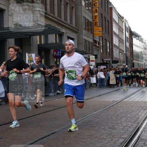 13.09.2026 - 21. swb-Marathon Bremen Strokosch-Dieckow http://msf.ph/oto/10435129 13.09.2026 13:13:41 Ziel 524, 670, 683, 1433, 1613, 1704, 1707, 1937, 2422, 2701, 2824, 3236, 5443, 5593, 5610, 6145, 6451, 7029, 7210, 7283, 7435, 7963, 8118, 8886, 9426, 9635, 9884, 10105, 779, 2130, 2360, 2401, 2767, 2882, 3413, 6407, 7493, 7707, 8477, 8568, 8840, 8963, 9442, 9884, 13099 meine-sportfotos.de