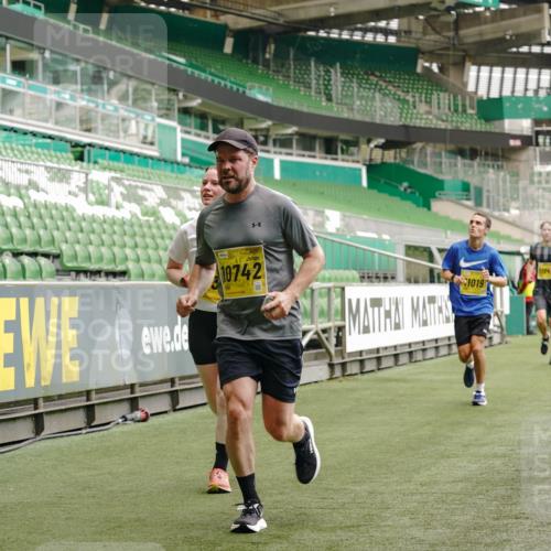 13.09.2026 - 21. swb-Marathon Bremen Michael Burmester http://msf.ph/oto/10435146 13.09.2026 10:25:32 Laufen im Stadion 10143, 10228, 10312, 10328, 10336, 10337, 10342, 10346, 10358, 10398, 10447, 10454, 10456, 10593, 10618, 10632, 10735, 10742, 10775, 10806, 10816, 10861, 10866, 10972, 10987, 10988, 11015, 11019, 11020, 11088, 11108, 11143, 11155, 11187, 11199, 11209, 11232, 11265, 11312, 11375, 11442, 11447, 11468, 11527, 11607, 11615, 11630, 11632, 11704, 11758, 11779, 11826, 11895, 11948, 12246, 12281, 12406, 12426, 12442, 12525, 13520, 13585, 13586 meine-sportfotos.de