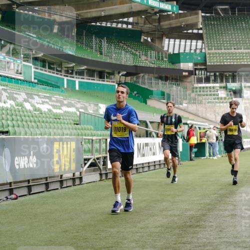 13.09.2026 - 21. swb-Marathon Bremen Michael Burmester http://msf.ph/oto/10435185 13.09.2026 10:25:34 Laufen im Stadion 10143, 10210, 10228, 10312, 10328, 10336, 10337, 10342, 10346, 10358, 10398, 10447, 10454, 10456, 10593, 10632, 10735, 10742, 10775, 10806, 10816, 10861, 10866, 10972, 10987, 10988, 11015, 11019, 11020, 11088, 11108, 11143, 11155, 11187, 11199, 11209, 11232, 11265, 11312, 11375, 11442, 11447, 11468, 11527, 11607, 11615, 11630, 11632, 11704, 11758, 11779, 11826, 11895, 11948, 12246, 12281, 12406, 12426, 12442, 12525, 13520, 13585 meine-sportfotos.de