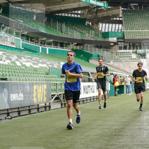 13.09.2026 - 21. swb-Marathon Bremen Michael Burmester http://msf.ph/oto/10435203 13.09.2026 10:25:34 Laufen im Stadion 10143, 10210, 10228, 10312, 10328, 10336, 10337, 10342, 10346, 10358, 10398, 10447, 10454, 10456, 10593, 10632, 10735, 10742, 10775, 10806, 10816, 10861, 10866, 10972, 10987, 10988, 11015, 11019, 11020, 11088, 11108, 11143, 11155, 11187, 11199, 11209, 11232, 11265, 11312, 11375, 11442, 11447, 11468, 11527, 11607, 11615, 11630, 11632, 11704, 11758, 11779, 11826, 11895, 11948, 12246, 12281, 12406, 12426, 12442, 12525, 13520, 13585 meine-sportfotos.de
