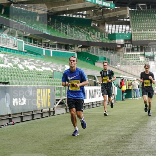 13.09.2026 - 21. swb-Marathon Bremen Michael Burmester http://msf.ph/oto/10435221 13.09.2026 10:25:34 Laufen im Stadion 10143, 10210, 10228, 10312, 10328, 10336, 10337, 10342, 10346, 10358, 10398, 10447, 10454, 10456, 10593, 10632, 10735, 10742, 10775, 10806, 10816, 10861, 10866, 10972, 10987, 10988, 11015, 11019, 11020, 11088, 11108, 11143, 11155, 11187, 11199, 11209, 11232, 11265, 11312, 11375, 11442, 11447, 11468, 11527, 11607, 11615, 11630, 11632, 11704, 11758, 11779, 11826, 11895, 11948, 12246, 12281, 12406, 12426, 12442, 12525, 13520, 13585 meine-sportfotos.de
