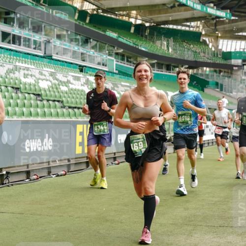 13.09.2026 - 21. swb-Marathon Bremen Michael Burmester http://msf.ph/oto/10435226 13.09.2026 13:05:23 Laufen im Stadion 178, 209, 217, 244, 323, 394, 430, 534, 536, 565, 647, 784, 891, 900, 1073, 1239, 1243, 1274, 1307, 1308, 1343, 1373, 1380, 1456, 1533, 1581, 1627, 1653, 1656, 1687, 1780, 1914, 1932, 1941, 2023, 2076, 2089, 2126, 2241, 2244, 2265, 2301, 2310, 2355, 2369, 2393, 2430, 2452, 2464, 2602, 2723, 2742, 2764, 2867, 2872, 2891, 2910, 2919, 2957, 2959, 2985, 3028, 3030, 3115, 3217, 3278, 3320, 3343, 3419, 3425, 3444, 3485, 3521, 3796, 3909, 242 meine-sportfotos.de