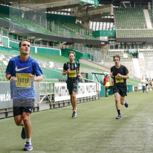 13.09.2026 - 21. swb-Marathon Bremen Michael Burmester http://msf.ph/oto/10435255 13.09.2026 10:25:35 Laufen im Stadion 10143, 10210, 10228, 10312, 10328, 10336, 10337, 10342, 10346, 10358, 10398, 10447, 10454, 10456, 10593, 10632, 10735, 10742, 10775, 10806, 10816, 10861, 10866, 10972, 10987, 10988, 11015, 11019, 11020, 11088, 11108, 11143, 11155, 11187, 11199, 11209, 11232, 11265, 11312, 11375, 11442, 11447, 11468, 11527, 11607, 11615, 11630, 11632, 11704, 11758, 11779, 11826, 11895, 11948, 12246, 12281, 12406, 12426, 12442, 12525, 13520, 13585 meine-sportfotos.de