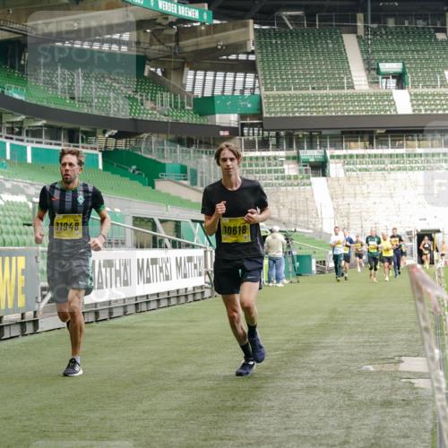 13.09.2026 - 21. swb-Marathon Bremen Michael Burmester http://msf.ph/oto/10435277 13.09.2026 10:25:36 Laufen im Stadion 10143, 10210, 10228, 10312, 10328, 10336, 10337, 10342, 10346, 10358, 10398, 10447, 10454, 10456, 10593, 10632, 10735, 10742, 10775, 10806, 10816, 10861, 10866, 10972, 10987, 10988, 11015, 11019, 11020, 11088, 11108, 11143, 11155, 11187, 11199, 11209, 11232, 11265, 11312, 11375, 11442, 11447, 11468, 11527, 11607, 11615, 11630, 11632, 11704, 11758, 11826, 11895, 11948, 12246, 12281, 12406, 12426, 12442, 12525, 13520, 13585 meine-sportfotos.de
