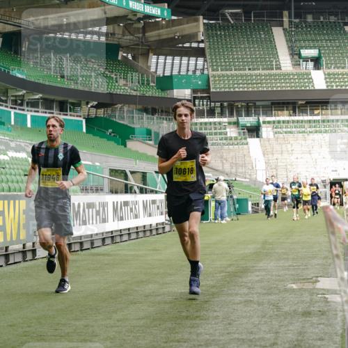 13.09.2026 - 21. swb-Marathon Bremen Michael Burmester http://msf.ph/oto/10435290 13.09.2026 10:25:36 Laufen im Stadion 10143, 10210, 10228, 10312, 10328, 10336, 10337, 10342, 10346, 10358, 10398, 10447, 10454, 10456, 10593, 10632, 10735, 10742, 10775, 10806, 10816, 10861, 10866, 10972, 10987, 10988, 11015, 11019, 11020, 11088, 11108, 11143, 11155, 11187, 11199, 11209, 11232, 11265, 11312, 11375, 11442, 11447, 11468, 11527, 11607, 11615, 11630, 11632, 11704, 11758, 11826, 11895, 11948, 12246, 12281, 12406, 12426, 12442, 12525, 13520, 13585 meine-sportfotos.de