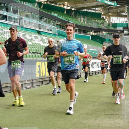 13.09.2026 - 21. swb-Marathon Bremen Michael Burmester http://msf.ph/oto/10435317 13.09.2026 13:05:24 Laufen im Stadion 178, 209, 217, 244, 323, 394, 430, 454, 534, 536, 565, 647, 784, 891, 900, 1073, 1239, 1243, 1274, 1307, 1308, 1343, 1373, 1380, 1456, 1533, 1581, 1627, 1653, 1656, 1687, 1780, 1914, 1932, 1941, 2023, 2076, 2089, 2126, 2241, 2244, 2265, 2301, 2310, 2355, 2369, 2393, 2430, 2452, 2464, 2602, 2723, 2742, 2764, 2867, 2872, 2891, 2910, 2919, 2957, 2959, 2985, 3028, 3030, 3115, 3217, 3278, 3320, 3343, 3419, 3425, 3444, 3485, 3521, 3796, 3909, 242 meine-sportfotos.de