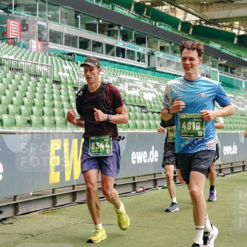 13.09.2026 - 21. swb-Marathon Bremen Michael Burmester http://msf.ph/oto/10435349 13.09.2026 13:05:25 Laufen im Stadion 178, 209, 217, 244, 323, 394, 430, 454, 534, 536, 565, 647, 784, 891, 900, 1073, 1239, 1243, 1274, 1307, 1308, 1373, 1380, 1456, 1533, 1581, 1627, 1653, 1656, 1687, 1780, 1914, 1932, 1941, 2023, 2076, 2089, 2126, 2241, 2244, 2265, 2301, 2310, 2355, 2369, 2393, 2430, 2452, 2464, 2602, 2723, 2742, 2764, 2867, 2872, 2891, 2910, 2919, 2957, 2959, 2985, 3028, 3030, 3115, 3217, 3278, 3320, 3343, 3419, 3425, 3444, 3485, 3521, 3796, 3909, 242 meine-sportfotos.de