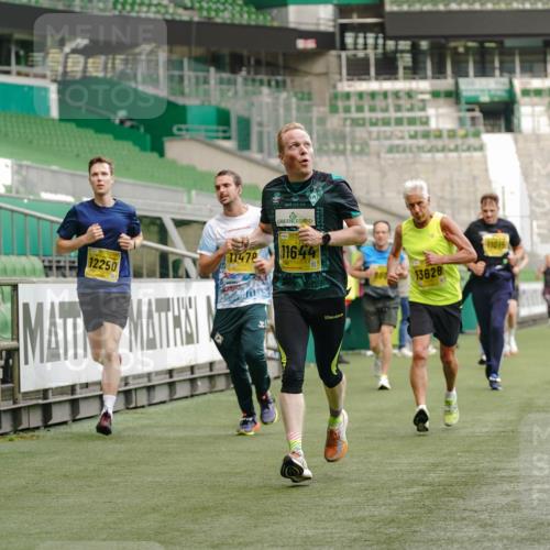 13.09.2026 - 21. swb-Marathon Bremen Michael Burmester http://msf.ph/oto/10435362 13.09.2026 10:25:47 Laufen im Stadion 10143, 10210, 10214, 10228, 10312, 10328, 10336, 10337, 10342, 10346, 10352, 10358, 10398, 10436, 10445, 10447, 10454, 10456, 10536, 10593, 10632, 10735, 10742, 10775, 10806, 10816, 10861, 10866, 10987, 10988, 11015, 11019, 11020, 11088, 11108, 11155, 11187, 11199, 11209, 11232, 11265, 11279, 11312, 11375, 11442, 11447, 11468, 11527, 11607, 11615, 11630, 11632, 11704, 11758, 11826, 11948, 12281, 12406, 12426, 12525, 13585 meine-sportfotos.de