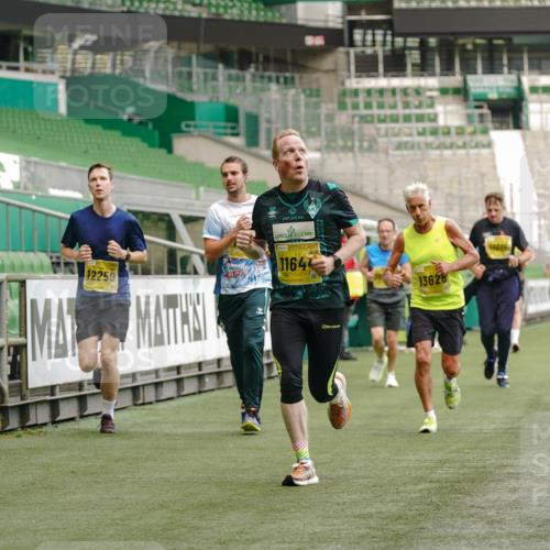 13.09.2026 - 21. swb-Marathon Bremen Michael Burmester http://msf.ph/oto/10435378 13.09.2026 10:25:47 Laufen im Stadion 10143, 10210, 10214, 10228, 10312, 10328, 10336, 10337, 10342, 10346, 10352, 10358, 10398, 10436, 10445, 10447, 10454, 10456, 10536, 10593, 10632, 10735, 10742, 10775, 10806, 10816, 10861, 10866, 10987, 10988, 11015, 11019, 11020, 11088, 11108, 11155, 11187, 11199, 11209, 11232, 11265, 11279, 11312, 11375, 11442, 11447, 11468, 11527, 11607, 11615, 11630, 11632, 11704, 11758, 11826, 11948, 12281, 12406, 12426, 12525, 13585 meine-sportfotos.de