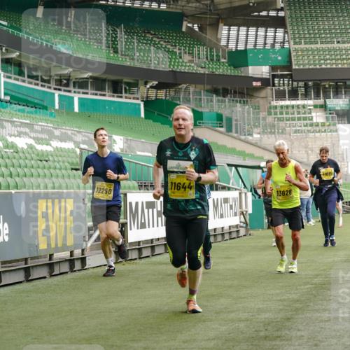 13.09.2026 - 21. swb-Marathon Bremen Michael Burmester http://msf.ph/oto/10435409 13.09.2026 10:25:48 Laufen im Stadion 10143, 10210, 10214, 10228, 10312, 10318, 10328, 10336, 10337, 10342, 10346, 10352, 10358, 10398, 10436, 10445, 10447, 10454, 10456, 10536, 10593, 10632, 10735, 10742, 10775, 10806, 10816, 10861, 10866, 10987, 10988, 11015, 11019, 11020, 11088, 11108, 11155, 11187, 11199, 11209, 11232, 11265, 11279, 11312, 11375, 11442, 11447, 11468, 11527, 11607, 11615, 11630, 11632, 11704, 11758, 11826, 11948, 12281, 12406, 12426, 12525, 13585 meine-sportfotos.de