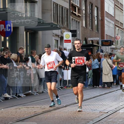 13.09.2026 - 21. swb-Marathon Bremen Strokosch-Dieckow http://msf.ph/oto/10435427 13.09.2026 13:13:55 Ziel 107, 235, 469, 1433, 1542, 1613, 1998, 2043, 2084, 2203, 2701, 2824, 2913, 2922, 3545, 4452, 4728, 5593, 5610, 5986, 6145, 7029, 7435, 7591, 7659, 7963, 8118, 8456, 8886, 8919, 9783, 10105, 524, 670, 683, 1704, 1707, 1937, 2422, 2767, 3236, 3413, 5443, 6451, 7210, 7283, 7493, 7707, 9426, 9635, 9884, 13099 meine-sportfotos.de