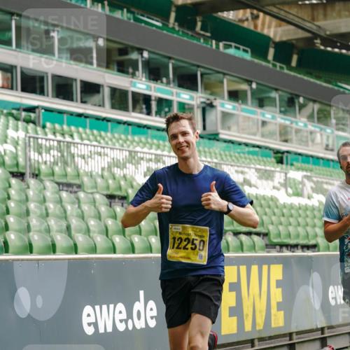 13.09.2026 - 21. swb-Marathon Bremen Michael Burmester http://msf.ph/oto/10435547 13.09.2026 10:25:51 Laufen im Stadion 10143, 10210, 10214, 10228, 10312, 10318, 10328, 10336, 10337, 10342, 10346, 10352, 10358, 10398, 10436, 10445, 10447, 10454, 10456, 10536, 10593, 10632, 10735, 10742, 10775, 10806, 10816, 10861, 10866, 10987, 10988, 11015, 11019, 11020, 11088, 11108, 11130, 11135, 11155, 11187, 11199, 11209, 11232, 11265, 11279, 11312, 11375, 11442, 11447, 11468, 11527, 11607, 11615, 11630, 11632, 11704, 11758, 11826, 11948, 12281, 12406, 12426, 12525, 13585 meine-sportfotos.de