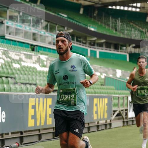 13.09.2026 - 21. swb-Marathon Bremen Michael Burmester http://msf.ph/oto/10435657 13.09.2026 12:38:05 Laufen im Stadion 277, 346, 466, 658, 895, 901, 1090, 1118, 1248, 1320, 1323, 1385, 1485, 1583, 1587, 1604, 1754, 1911, 2073, 2141, 2352, 2585, 2670, 3080, 3606, 3617, 5160, 6112, 7244, 7650, 8077, 8081, 8729, 9399, 9522, 9617, 250, 272, 299, 525, 919, 1089, 1212, 1875, 2072, 5428 meine-sportfotos.de