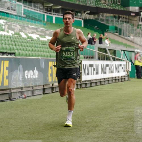 13.09.2026 - 21. swb-Marathon Bremen Michael Burmester http://msf.ph/oto/10435666 13.09.2026 12:38:06 Laufen im Stadion 277, 346, 466, 658, 895, 901, 1090, 1118, 1248, 1320, 1323, 1385, 1472, 1485, 1583, 1587, 1604, 1754, 1911, 2073, 2141, 2352, 2585, 2670, 3080, 3606, 3617, 5160, 6112, 7244, 7650, 8077, 8081, 8729, 9399, 9522, 9617, 250, 272, 299, 525, 919, 1089, 1212, 1875, 2072, 5428 meine-sportfotos.de