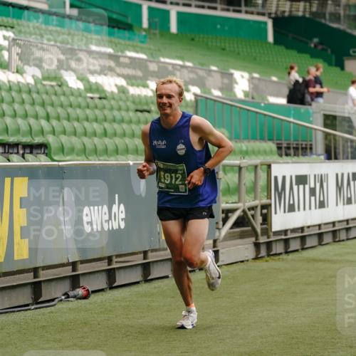 13.09.2026 - 21. swb-Marathon Bremen Michael Burmester http://msf.ph/oto/10435750 13.09.2026 12:38:18 Laufen im Stadion 277, 346, 466, 658, 895, 901, 1090, 1118, 1248, 1320, 1323, 1385, 1472, 1576, 1583, 1587, 1604, 1717, 1751, 1754, 1911, 2073, 2141, 2352, 2585, 2670, 3080, 3606, 3617, 5160, 5163, 6112, 7244, 7650, 8077, 8081, 8729, 9399, 9522, 9617, 250, 272, 299, 525, 919, 1089, 1212, 1550, 1875, 2072, 4232 meine-sportfotos.de