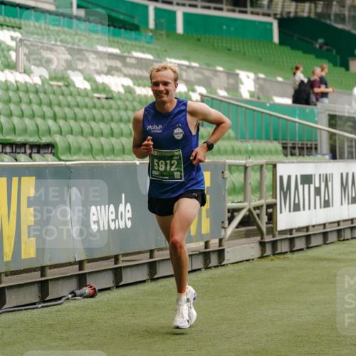 13.09.2026 - 21. swb-Marathon Bremen Michael Burmester http://msf.ph/oto/10435761 13.09.2026 12:38:18 Laufen im Stadion 277, 346, 466, 658, 895, 901, 1090, 1118, 1248, 1320, 1323, 1385, 1472, 1576, 1583, 1587, 1604, 1717, 1751, 1754, 1911, 2073, 2141, 2352, 2585, 2670, 3080, 3606, 3617, 5160, 5163, 6112, 7244, 7650, 8077, 8081, 8729, 9399, 9522, 9617, 250, 272, 299, 525, 919, 1089, 1212, 1550, 1875, 2072, 4232 meine-sportfotos.de