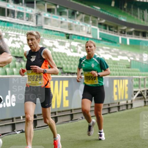 13.09.2026 - 21. swb-Marathon Bremen Michael Burmester http://msf.ph/oto/10436059 13.09.2026 10:26:05 Laufen im Stadion 10143, 10210, 10214, 10228, 10312, 10318, 10328, 10336, 10337, 10342, 10346, 10352, 10358, 10398, 10436, 10445, 10447, 10454, 10456, 10464, 10504, 10536, 10541, 10583, 10593, 10632, 10735, 10742, 10775, 10806, 10807, 10816, 10861, 10866, 10873, 10987, 10988, 11015, 11019, 11020, 11088, 11108, 11130, 11135, 11155, 11187, 11199, 11209, 11232, 11265, 11279, 11312, 11375, 11442, 11447, 11468, 11527, 11607, 11615, 11704, 11758, 11948, 12281, 12406, 12426 meine-sportfotos.de