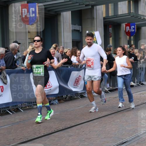 13.09.2026 - 21. swb-Marathon Bremen Strokosch-Dieckow http://msf.ph/oto/10436152 13.09.2026 13:14:20 Ziel 199, 376, 615, 616, 1043, 1125, 1455, 1492, 1814, 2251, 2847, 2971, 2997, 3012, 3057, 3085, 3175, 3821, 3834, 4097, 4246, 4569, 4586, 4685, 5239, 5649, 5794, 5836, 5962, 6130, 6472, 6506, 7117, 7251, 7782, 7826, 8366, 8409, 8456, 9242, 9868, 10016, 107, 235, 469, 1433, 1542, 1613, 1998, 2043, 2084, 2203, 2701, 2824, 2913, 2922, 3545, 4452, 4728, 5593, 5610, 5986, 6145, 7029, 7435, 7591, 7659, 7963, 8118, 8886, 8919, 9783, 10105 meine-sportfotos.de