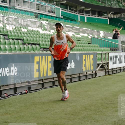 13.09.2026 - 21. swb-Marathon Bremen Michael Burmester http://msf.ph/oto/10436157 13.09.2026 12:38:47 Laufen im Stadion 277, 346, 466, 658, 807, 895, 901, 1090, 1118, 1248, 1320, 1323, 1472, 1576, 1587, 1604, 1717, 1751, 1758, 1795, 1800, 1852, 1911, 2049, 2099, 2141, 2352, 2585, 2670, 3080, 3606, 3744, 5160, 5163, 5912, 6112, 7650, 8077, 8081, 8467, 9399, 9522, 9617, 250, 272, 850, 1089, 1550, 1875, 1993, 4232, 7692, 13033 meine-sportfotos.de