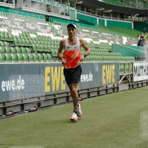 13.09.2026 - 21. swb-Marathon Bremen Michael Burmester http://msf.ph/oto/10436167 13.09.2026 12:38:47 Laufen im Stadion 277, 346, 466, 658, 807, 895, 901, 1090, 1118, 1248, 1320, 1323, 1472, 1576, 1587, 1604, 1717, 1751, 1758, 1795, 1800, 1852, 1911, 2049, 2099, 2141, 2352, 2585, 2670, 3080, 3606, 3744, 5160, 5163, 5912, 6112, 7650, 8077, 8081, 8467, 9399, 9522, 9617, 250, 272, 850, 1089, 1550, 1875, 1993, 4232, 7692, 13033 meine-sportfotos.de
