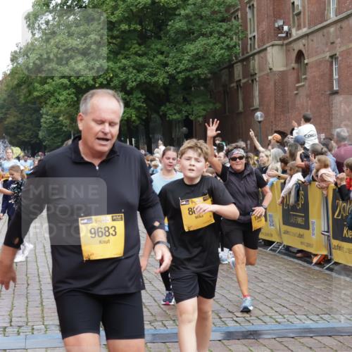 13.09.2026 - Kiel Lauf Yannick Fuchs http://msf.ph/oto/10436170 13.09.2026 09:50:17 Ziel 1366, 5184, 5254, 5535, 5619, 7864, 8023, 8042, 9549, 9683, 9793, 10108, 10487, 10491, 10548, 10653, 639, 951, 1033, 1796, 2066, 2110, 2366, 2976, 3042, 3571, 3602, 3687, 3914, 4067, 4125, 4856, 5791, 6359, 6658, 6706, 6707, 7142, 7606, 7641, 7884, 7937, 8128, 8584, 8585, 8589, 8790, 8890, 9122, 9780, 10074, 10105, 10159, 10178, 10229, 10565, 10990, 11565, 11814, 12047, 12462, 12560, 12749, 1545, 2811, 2816, 3289, 3561, 3698, 4229, 5596, 5851, 8407 meine-sportfotos.de
