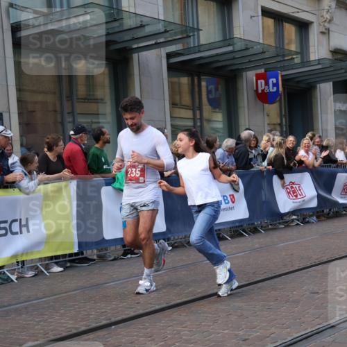 13.09.2026 - 21. swb-Marathon Bremen Strokosch-Dieckow http://msf.ph/oto/10436221 13.09.2026 13:14:22 Ziel 199, 376, 615, 616, 889, 1043, 1125, 1455, 1492, 1748, 1814, 2251, 2847, 2971, 2997, 3012, 3057, 3085, 3175, 3206, 3821, 3834, 4097, 4226, 4246, 4569, 4586, 4685, 5239, 5315, 5649, 5794, 5962, 6130, 6472, 6506, 7117, 7251, 7782, 7826, 8366, 8409, 9242, 9868, 10016, 107, 235, 469, 1125, 1433, 1542, 1613, 1998, 2043, 2084, 2203, 2701, 2824, 2913, 2922, 3545, 4452, 4728, 5593, 5610, 5836, 5986, 6130, 6145, 7029, 7435, 7591, 7659, 7963, 8118, 8886, 8919, 9783, 10105 meine-sportfotos.de
