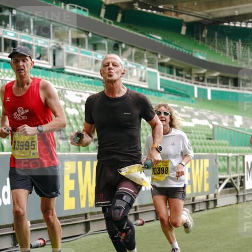 13.09.2026 - 21. swb-Marathon Bremen Michael Burmester http://msf.ph/oto/10436241 13.09.2026 10:26:10 Laufen im Stadion 10143, 10210, 10214, 10228, 10289, 10312, 10318, 10319, 10336, 10342, 10346, 10352, 10358, 10398, 10436, 10445, 10447, 10454, 10456, 10464, 10504, 10536, 10541, 10583, 10593, 10632, 10735, 10742, 10775, 10806, 10807, 10816, 10861, 10866, 10873, 10987, 10988, 10992, 11015, 11019, 11020, 11063, 11088, 11108, 11130, 11135, 11155, 11187, 11199, 11209, 11232, 11265, 11279, 11312, 11375, 11447, 11468, 11527, 11607, 11615, 11704, 11758, 11948, 12406, 12426 meine-sportfotos.de