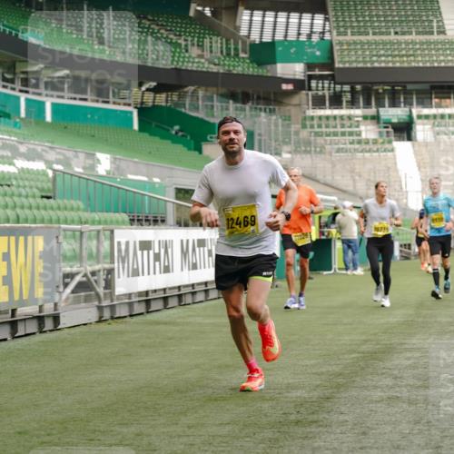 13.09.2026 - 21. swb-Marathon Bremen Michael Burmester http://msf.ph/oto/10436349 13.09.2026 10:26:13 Laufen im Stadion 10143, 10210, 10214, 10228, 10289, 10312, 10318, 10319, 10336, 10342, 10346, 10352, 10358, 10398, 10436, 10445, 10447, 10454, 10456, 10464, 10504, 10536, 10541, 10583, 10593, 10735, 10742, 10744, 10775, 10806, 10807, 10816, 10861, 10866, 10873, 10987, 10988, 10992, 11015, 11019, 11020, 11063, 11088, 11108, 11130, 11135, 11155, 11187, 11193, 11199, 11209, 11232, 11265, 11279, 11312, 11375, 11447, 11468, 11607, 11615, 11704, 11758, 11948, 12426 meine-sportfotos.de
