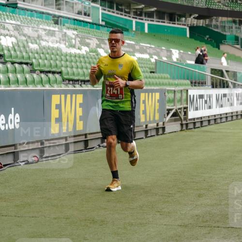13.09.2026 - 21. swb-Marathon Bremen Michael Burmester http://msf.ph/oto/10436503 13.09.2026 12:39:06 Laufen im Stadion 277, 346, 807, 895, 901, 1118, 1248, 1320, 1323, 1472, 1508, 1576, 1587, 1604, 1717, 1751, 1758, 1795, 1800, 1852, 1911, 2049, 2099, 2141, 2352, 2670, 3080, 3606, 3744, 5160, 5163, 5912, 6112, 6630, 7650, 8077, 8081, 8467, 9399, 9522, 9617, 9630, 10034, 13080, 250, 272, 365, 850, 1089, 1288, 1550, 1875, 1993, 4232, 7692, 8075, 13033 meine-sportfotos.de