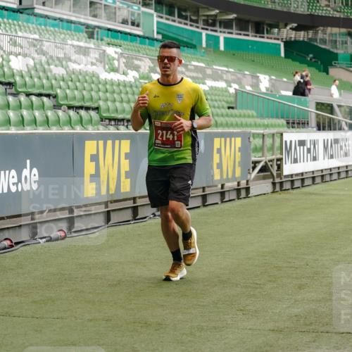 13.09.2026 - 21. swb-Marathon Bremen Michael Burmester http://msf.ph/oto/10436517 13.09.2026 12:39:06 Laufen im Stadion 277, 346, 807, 895, 901, 1118, 1248, 1320, 1323, 1472, 1508, 1576, 1587, 1604, 1717, 1751, 1758, 1795, 1800, 1852, 1911, 2049, 2099, 2141, 2352, 2670, 3080, 3606, 3744, 5160, 5163, 5912, 6112, 6630, 7650, 8077, 8081, 8467, 9399, 9522, 9617, 9630, 10034, 13080, 250, 272, 365, 850, 1089, 1288, 1550, 1875, 1993, 4232, 7692, 8075, 13033 meine-sportfotos.de