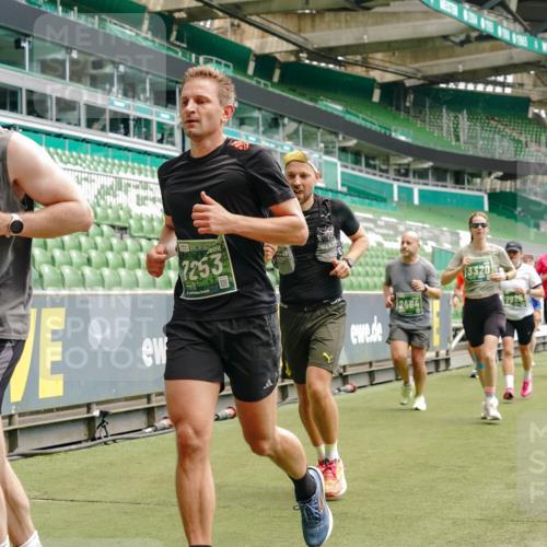 13.09.2026 - 21. swb-Marathon Bremen Michael Burmester http://msf.ph/oto/10436544 13.09.2026 13:05:45 Laufen im Stadion 109, 178, 217, 244, 287, 303, 323, 394, 430, 454, 536, 565, 578, 613, 647, 784, 891, 900, 1073, 1239, 1243, 1274, 1307, 1308, 1365, 1373, 1380, 1456, 1533, 1574, 1581, 1627, 1656, 1687, 1780, 1823, 1909, 1914, 1932, 1941, 2023, 2076, 2089, 2126, 2241, 2244, 2265, 2275, 2301, 2310, 2355, 2356, 2393, 2430, 2452, 2464, 2602, 2723, 2742, 2764, 2867, 2872, 2902, 2910, 2919, 2957, 2959, 2985, 3030, 3115, 3217, 3278, 3320, 3343, 3419, 3444, 3485, 3909 meine-sportfotos.de