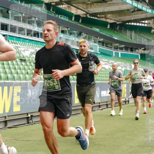 13.09.2026 - 21. swb-Marathon Bremen Michael Burmester http://msf.ph/oto/10436568 13.09.2026 13:05:45 Laufen im Stadion 109, 178, 217, 244, 287, 303, 323, 394, 430, 454, 536, 565, 578, 613, 647, 784, 891, 900, 1073, 1239, 1243, 1274, 1307, 1308, 1365, 1373, 1380, 1456, 1533, 1574, 1581, 1627, 1656, 1687, 1780, 1823, 1909, 1914, 1932, 1941, 2023, 2076, 2089, 2126, 2241, 2244, 2265, 2275, 2301, 2310, 2355, 2356, 2393, 2430, 2452, 2464, 2602, 2723, 2742, 2764, 2867, 2872, 2902, 2910, 2919, 2957, 2959, 2985, 3030, 3115, 3217, 3278, 3320, 3343, 3419, 3444, 3485, 3909 meine-sportfotos.de