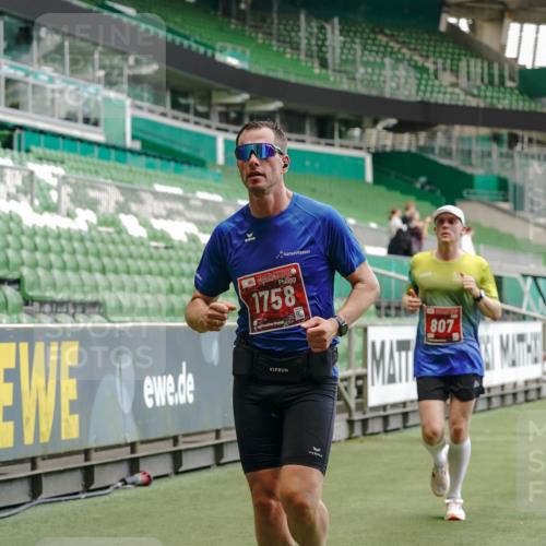 13.09.2026 - 21. swb-Marathon Bremen Michael Burmester http://msf.ph/oto/10436687 13.09.2026 12:39:16 Laufen im Stadion 277, 346, 453, 807, 895, 901, 1118, 1248, 1320, 1323, 1379, 1472, 1508, 1540, 1576, 1587, 1604, 1717, 1751, 1758, 1795, 1800, 1852, 1911, 2049, 2099, 2141, 2352, 2670, 3080, 3606, 3744, 5160, 5163, 5912, 6112, 6630, 7118, 7650, 8077, 8467, 9399, 9522, 9617, 9630, 10034, 13080, 365, 850, 1288, 1550, 1875, 1993, 4232, 7692, 7768, 8075, 13033 meine-sportfotos.de