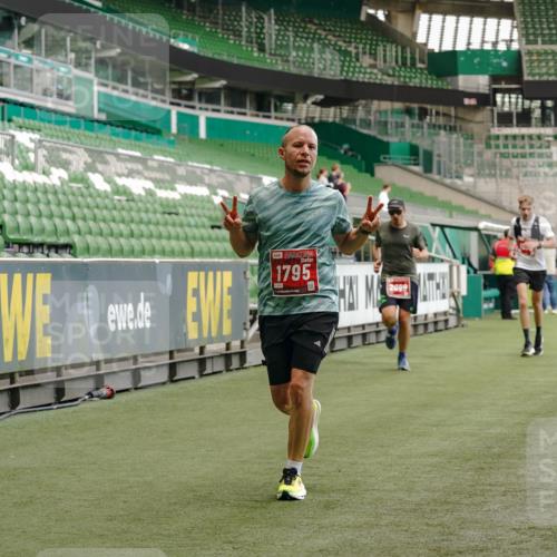 13.09.2026 - 21. swb-Marathon Bremen Michael Burmester http://msf.ph/oto/10436806 13.09.2026 12:39:25 Laufen im Stadion 277, 346, 453, 807, 895, 901, 1118, 1248, 1320, 1323, 1379, 1472, 1508, 1540, 1576, 1587, 1717, 1751, 1758, 1795, 1800, 1852, 1911, 2049, 2099, 2141, 2352, 2670, 3080, 3606, 3744, 5160, 5163, 5912, 6112, 6630, 7118, 7650, 8077, 8467, 9399, 9522, 9617, 9630, 10034, 13080, 365, 850, 1288, 1485, 1550, 1875, 1993, 4232, 7692, 7768, 8075, 13033 meine-sportfotos.de