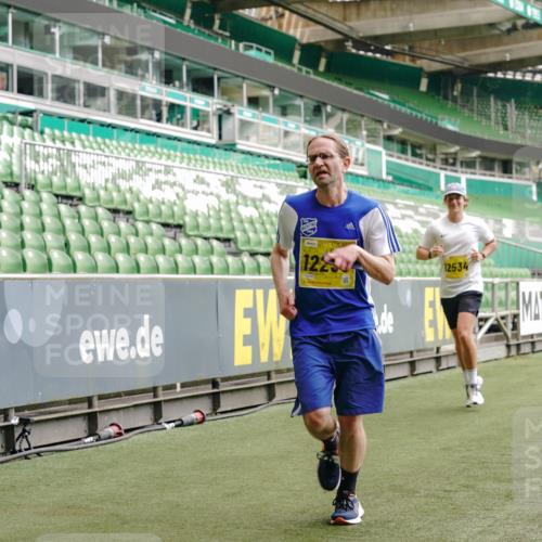 13.09.2026 - 21. swb-Marathon Bremen Michael Burmester http://msf.ph/oto/10437002 13.09.2026 10:26:30 Laufen im Stadion 10096, 10143, 10172, 10210, 10214, 10228, 10231, 10289, 10312, 10318, 10319, 10336, 10342, 10346, 10352, 10398, 10436, 10445, 10447, 10454, 10464, 10489, 10504, 10514, 10536, 10541, 10583, 10628, 10638, 10735, 10742, 10744, 10806, 10807, 10861, 10866, 10873, 10956, 10987, 10988, 10992, 11015, 11019, 11020, 11060, 11063, 11088, 11108, 11110, 11130, 11135, 11155, 11187, 11193, 11199, 11209, 11232, 11279, 11312, 11447, 11615 meine-sportfotos.de