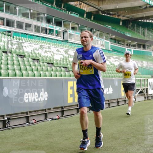 13.09.2026 - 21. swb-Marathon Bremen Michael Burmester http://msf.ph/oto/10437011 13.09.2026 10:26:30 Laufen im Stadion 10096, 10143, 10172, 10210, 10214, 10228, 10231, 10289, 10312, 10318, 10319, 10336, 10342, 10346, 10352, 10398, 10436, 10445, 10447, 10454, 10464, 10489, 10504, 10514, 10536, 10541, 10583, 10628, 10638, 10735, 10742, 10744, 10806, 10807, 10861, 10866, 10873, 10956, 10987, 10988, 10992, 11015, 11019, 11020, 11060, 11063, 11088, 11108, 11110, 11130, 11135, 11155, 11187, 11193, 11199, 11209, 11232, 11279, 11312, 11447, 11615 meine-sportfotos.de