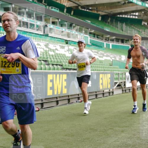 13.09.2026 - 21. swb-Marathon Bremen Michael Burmester http://msf.ph/oto/10437029 13.09.2026 10:26:31 Laufen im Stadion 10096, 10143, 10172, 10210, 10214, 10228, 10231, 10289, 10312, 10318, 10319, 10336, 10342, 10346, 10352, 10398, 10436, 10445, 10447, 10454, 10464, 10489, 10504, 10514, 10536, 10541, 10583, 10628, 10638, 10735, 10742, 10744, 10806, 10807, 10861, 10866, 10873, 10897, 10956, 10987, 10988, 10992, 11015, 11019, 11020, 11060, 11063, 11088, 11108, 11110, 11130, 11135, 11155, 11187, 11193, 11199, 11209, 11232, 11279, 11312, 11447 meine-sportfotos.de