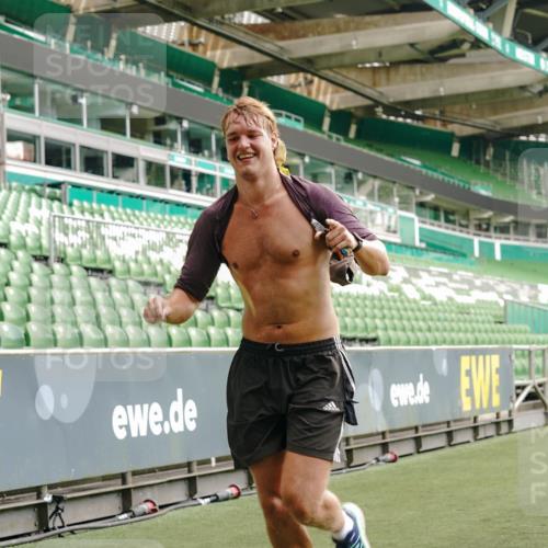 13.09.2026 - 21. swb-Marathon Bremen Michael Burmester http://msf.ph/oto/10437165 13.09.2026 10:26:33 Laufen im Stadion 10096, 10143, 10172, 10210, 10214, 10228, 10231, 10269, 10289, 10310, 10312, 10318, 10319, 10336, 10342, 10346, 10352, 10398, 10436, 10445, 10447, 10454, 10464, 10489, 10504, 10514, 10536, 10541, 10566, 10583, 10628, 10638, 10735, 10742, 10744, 10806, 10807, 10861, 10866, 10873, 10897, 10898, 10956, 10987, 10988, 10992, 11015, 11019, 11020, 11060, 11063, 11088, 11108, 11110, 11130, 11135, 11155, 11187, 11193, 11199, 11209, 11232, 11279, 11312, 11447 meine-sportfotos.de