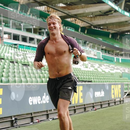 13.09.2026 - 21. swb-Marathon Bremen Michael Burmester http://msf.ph/oto/10437189 13.09.2026 10:26:33 Laufen im Stadion 10096, 10143, 10172, 10210, 10214, 10228, 10231, 10269, 10289, 10310, 10312, 10318, 10319, 10336, 10342, 10346, 10352, 10398, 10436, 10445, 10447, 10454, 10464, 10489, 10504, 10514, 10536, 10541, 10566, 10583, 10628, 10638, 10735, 10742, 10744, 10806, 10807, 10861, 10866, 10873, 10897, 10898, 10956, 10987, 10988, 10992, 11015, 11019, 11020, 11060, 11063, 11088, 11108, 11110, 11130, 11135, 11155, 11187, 11193, 11199, 11209, 11232, 11279, 11312, 11447 meine-sportfotos.de