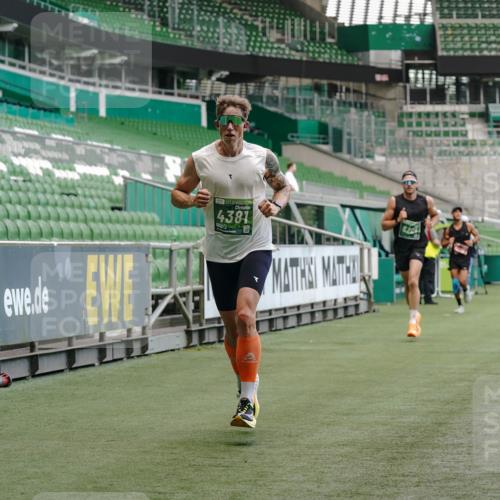 13.09.2026 - 21. swb-Marathon Bremen Michael Burmester http://msf.ph/oto/10437229 13.09.2026 12:39:43 Laufen im Stadion 277, 453, 807, 862, 901, 1248, 1320, 1323, 1379, 1472, 1508, 1540, 1576, 1587, 1717, 1751, 1758, 1795, 1800, 1852, 1901, 1911, 1950, 2049, 2099, 2352, 3080, 3606, 3744, 4381, 5160, 5163, 5912, 6112, 6630, 7118, 7671, 8467, 9399, 9630, 10034, 13080, 13224, 365, 850, 1288, 1485, 1550, 1583, 1875, 1993, 2073, 3617, 4232, 7244, 7692, 7768, 8075, 8729, 13033 meine-sportfotos.de