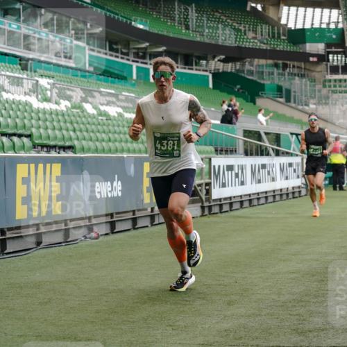 13.09.2026 - 21. swb-Marathon Bremen Michael Burmester http://msf.ph/oto/10437245 13.09.2026 12:39:44 Laufen im Stadion 277, 453, 807, 862, 901, 1248, 1320, 1323, 1379, 1472, 1508, 1540, 1576, 1587, 1717, 1751, 1758, 1795, 1800, 1852, 1901, 1911, 1950, 2049, 2099, 2352, 3080, 3606, 3744, 4381, 5160, 5163, 5912, 6112, 6630, 7118, 7671, 8467, 9399, 9630, 10034, 13080, 13224, 365, 850, 1288, 1485, 1550, 1583, 1875, 1993, 2073, 3617, 4232, 7244, 7692, 7768, 8075, 8729, 13033 meine-sportfotos.de