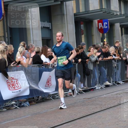 13.09.2026 - 21. swb-Marathon Bremen Strokosch-Dieckow http://msf.ph/oto/10437261 13.09.2026 13:14:44 Ziel 889, 1510, 1664, 1748, 2383, 3206, 3357, 3504, 3717, 4226, 4382, 4569, 4968, 4992, 5003, 5149, 5294, 5298, 5315, 5385, 5417, 5471, 5796, 6351, 6379, 6404, 6521, 6528, 6717, 6773, 6902, 7190, 7432, 7497, 7515, 8238, 8409, 9253, 9338, 9363, 9483, 9523, 9797, 13137, 13139, 13141, 199, 376, 615, 616, 1043, 1125, 1455, 1492, 1814, 2251, 2847, 2971, 2997, 3012, 3057, 3085, 3175, 3821, 3834, 4097, 4246, 4569, 4586, 4685, 5239, 5649, 5794, 5836, 5962, 6130, 6472, 6506 meine-sportfotos.de